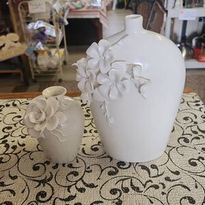 Set of Two 3D Kohl's Floral Vases